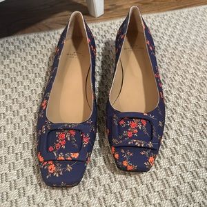 BRAND NEW/NEVER WORN Ann Mashburn buckle heel - size 9 or 39 1/2 UK.